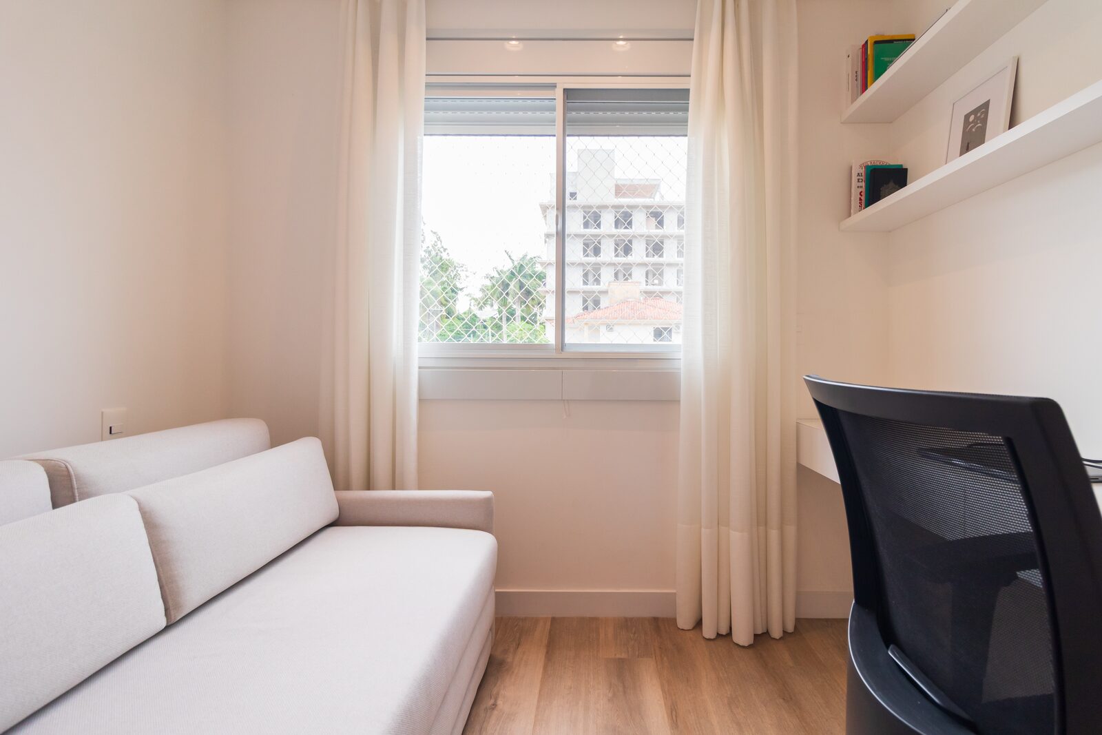 Escritório com armário